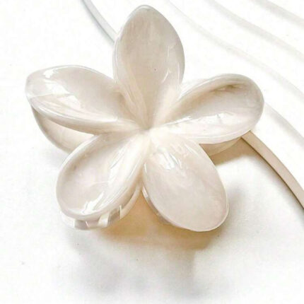 Stylish flower claw clip hair accessory