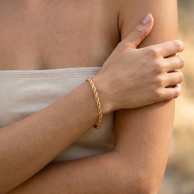 Avaria Gigi Rope Chain Gold Bracelet with classic gold rope chain design for everyday wear