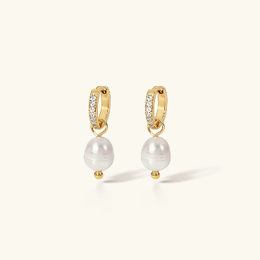 Avaria Sara Pearl Earrings with elegant pearl detailing and timeless jewellery design.